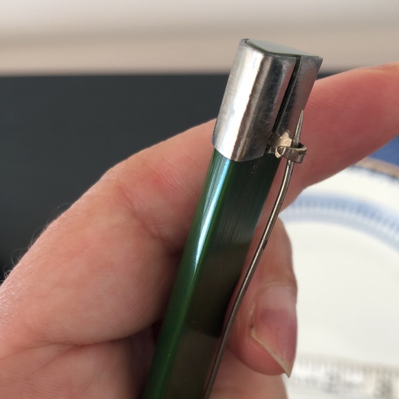 Dramatic Bakelite Brooch - Picture 10 of 10